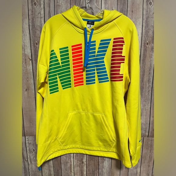 Nike Tops - Large Nike Therma-Fit hoodie